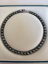 Collana di perle nere di