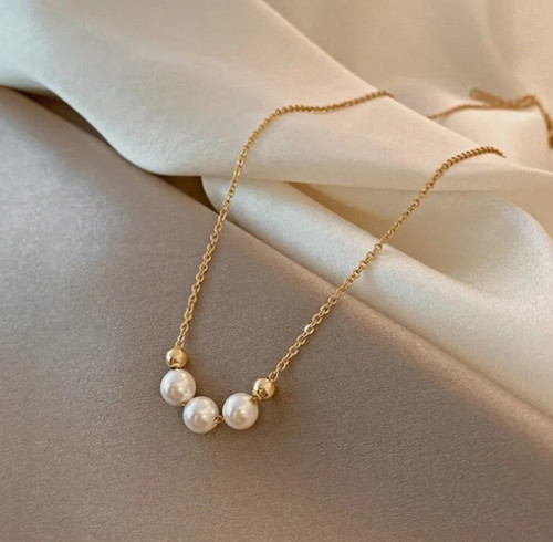 Collana con ciondolo - , perle