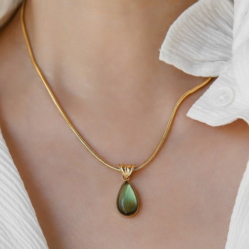 Collana con ciondolo semplice