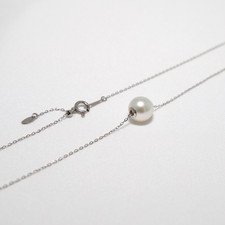 Collana con ciondolo di perle